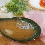 麺屋 はなぶさ - 鶏油がキラキラ