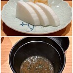 鮨 つぼみ - ガリとたくあん
      たくあんが美味しくていつもお代わりしてます♪
      お味噌汁