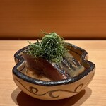 鮨 つぼみ - 鯖 炙り 胡麻だれ 大葉