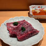 鮨 つぼみ - ニタリ鯨 ニンニク醤油