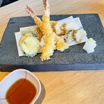 鼓道 - 海老と旬野菜の天ぷら盛合せ（1850円）