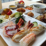 ビュッフェレストランサンシア - 眺めのいいレストラン  でも今日は天気悪！
      とりあえず、お寿司を...