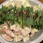 大阪うどん きらく - お鍋いっぱいのお野菜とそこそこの牛もつ♪