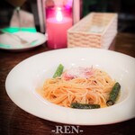 カフェ ド ハーフェン - 生ハムとアスパラのペペロンチーノ 1,130円