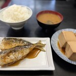 三河屋食堂 - 釣りアジ唐揚げ肉豆腐