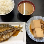 三河屋食堂 - 釣りアジ唐揚げ肉豆腐
