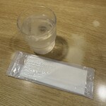 うどんの幸助 - お水、おしぼり