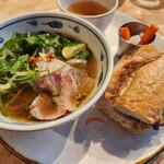 THE PIG ＆ THE LADY - ランチコース3800円 牛肉のサンド、牛肉のフォー