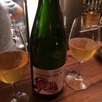 アヒルストア - グレープフルーツのような味の微発泡性ワイン