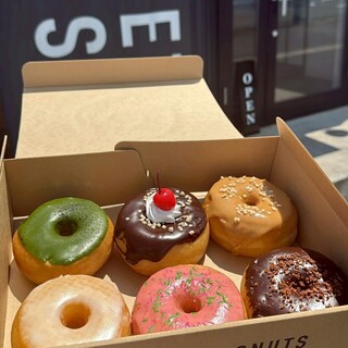 かわいさ引き立つオリジナルBOX。手土産にも自分用にも◎