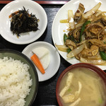 長龍 - ランチ。モツ辛子炒め。