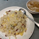 牡丹園 - チャーハン＋ミニワンタン（800円）・チャーハン大盛り（100円増し）