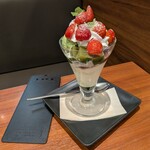 ビクター - 注文②:いちごと抹茶のパフェ---1,350円