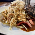 男前パスタ - からあげも大ぶり〜