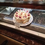 タンブラン - アールグレイ紅茶のスポンジに苺と洋梨