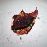 レフェルヴェソンス - 炎〜フランス・ヴァンデ産仔鳩の薪ロティとその内蔵のジュ、根セロリのピュレ、法蓮草とジロール茸、のこぎり草と野生の胡椒