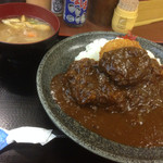 新橋　ごはん亭 - かにコロッケカレー、味噌汁(とん汁)