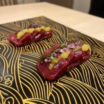 新宿 うしみつ - 本鮪と和牛のユッケドッグ