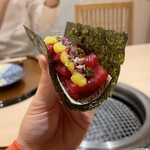 新宿 うしみつ - 本鮪と和牛のユッケドッグ