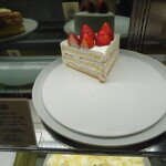 HARBS - 2025年12月13日(土) お店のショーケース。