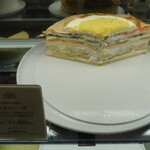 HARBS - 2025年12月13日(土) お店のショーケース。