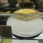 HARBS - 2025年12月13日(土) お店のショーケース。