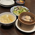 青龍門 - しゅうまい、スープ、サラダ