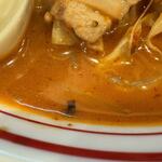 蒙古タンメン中本 - ゴモミの奥深い味わいのスープ