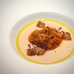 マンサルヴァ - スープというより、ピューレといえるほどに濃厚ですが、これが美味♪
      トリッパとクルトンで、辛味と食感のアクセントが効いていて良き♪