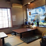 鮮魚鶏出汁麺 沢むら - カウンターの他お座敷もあり