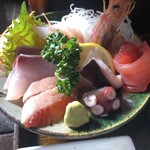 かみ山 - まぐろ、ハマチ、サーモン、タイ、タコ、エビ