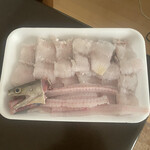 魚河岸 こうちゃん - 一階の鮮魚店で捌いてもらった