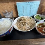 中華 若竹 - メニューにない肉モヤシ炒めライス（850円）