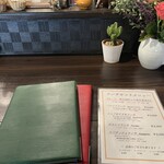 エル・ペスカドール - 緑 ドリンク　赤 食事　ランチタイムメニュー