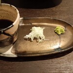 天庵 - 蕎麦つゆと薬味。