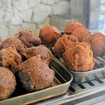 taramacafe - 以前は無かった「さたさんびん」（サーターアンダギー）。さたさんびんの食べ歩きをしていましたが、ここは知りませんでした。次回是非。