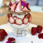 parlor_hana bySN - イチゴとミルクプリンパフェ