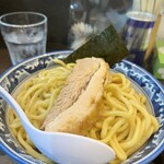 中華そば わた井 - 麺の量は350g チャーシューもデカい