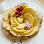 parlor_hana bySN - 津軽リンゴのピッツァ