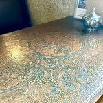 ポテト料理専門店 穀物祭 - レリーフのテーブル