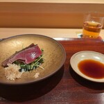 割烹 室井 - 焼きカツオ　かいわれ