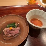 割烹 室井 - 鴨と舞茸のしゃぶしゃぶ　　柚子胡椒のお出汁
      卵黄と大根とポン酢のチリソース
      