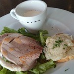 前菜(大根のポタージュ、白金豚の自家製ハム、鱈とじゃがいものブランダート)