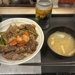 松屋 - 料理写真:カルビと特選ブリスケット肉の合い盛り丼&生ジョッキ缶