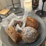 BURDIGALA TOKYO - 左下からカレーパン、ダノワーズ、クロック・ブルディガラ、広尾のシュークリーム