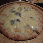 Tomi zushi - ４種のチーズピザ（1000円）