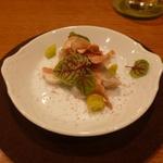 アノニム - アミューズ３皿目牛ミンチのカイエット、山芋、スイートポテトチップ、添え、ナツメグかけ