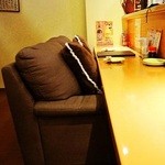 豊見城物語 - ソファー席のカウンター