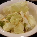 ぢどり倶楽部 - お通しのキャベツ