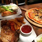 WINE CONNECTION - ピザポークサーモン